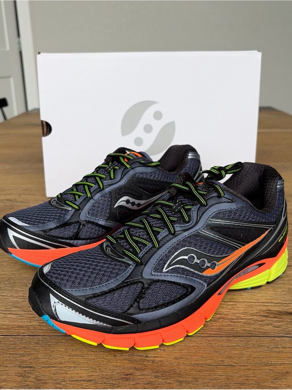 Sizes 9/10/11 Men’s Saucony ProGrid Guide 7 Grey Orange Lime  S70936-13
